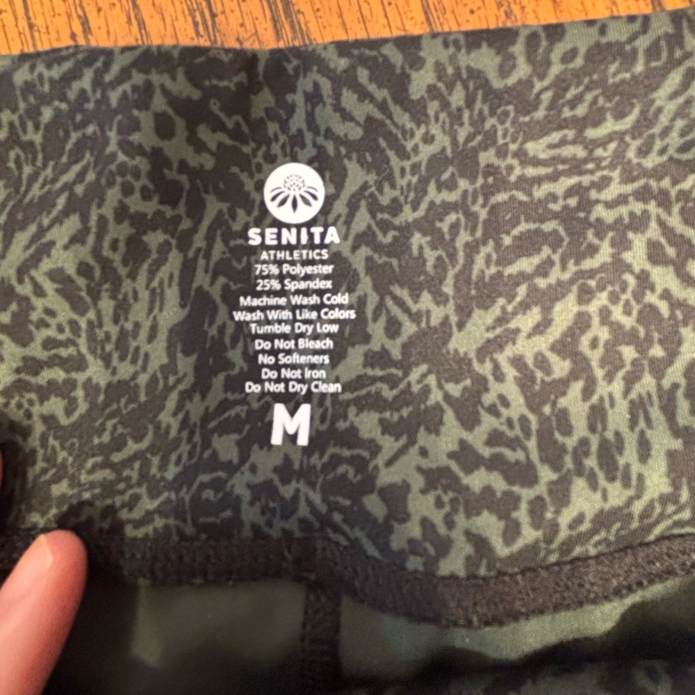 Senita athletics black and evergreen terrain leggings Medium - Picture 4 of 6